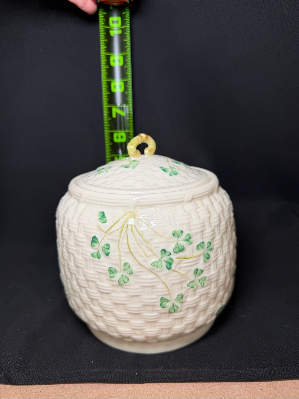 Belleek Shamrock Basket Weave Lidded Barrel Biscuit Cookie Jar Gold/brown 7th